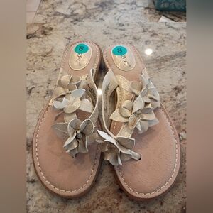 BOC Soft Gold Floral Women's Sandals 8 NWT